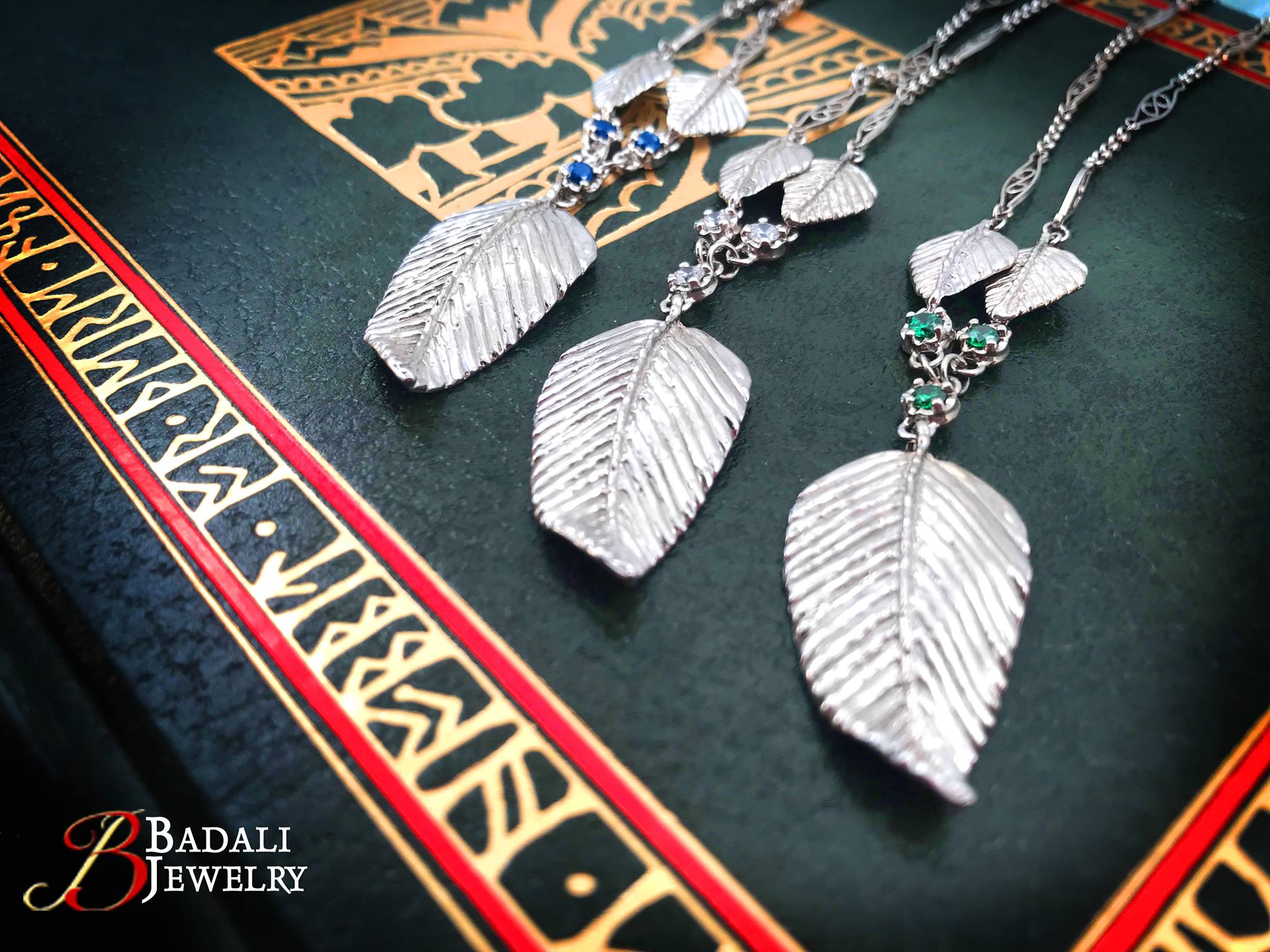 Elven Realms 3 Leaf Necklace: RIVENDELL™, LOTHLORIEN™, MIRKWOOD™ - BJS Inc. - Necklace